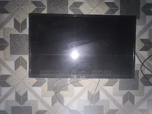 Vitron 32" Digital TV (Non-Smart) (Broken Screen)