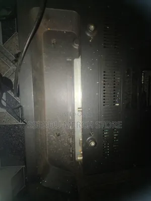 Vitron 32" Digital TV (Non-Smart) (Broken Screen)