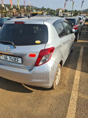 Toyota Vitz 2012 Silver
