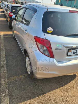 Toyota Vitz 2012 Silver