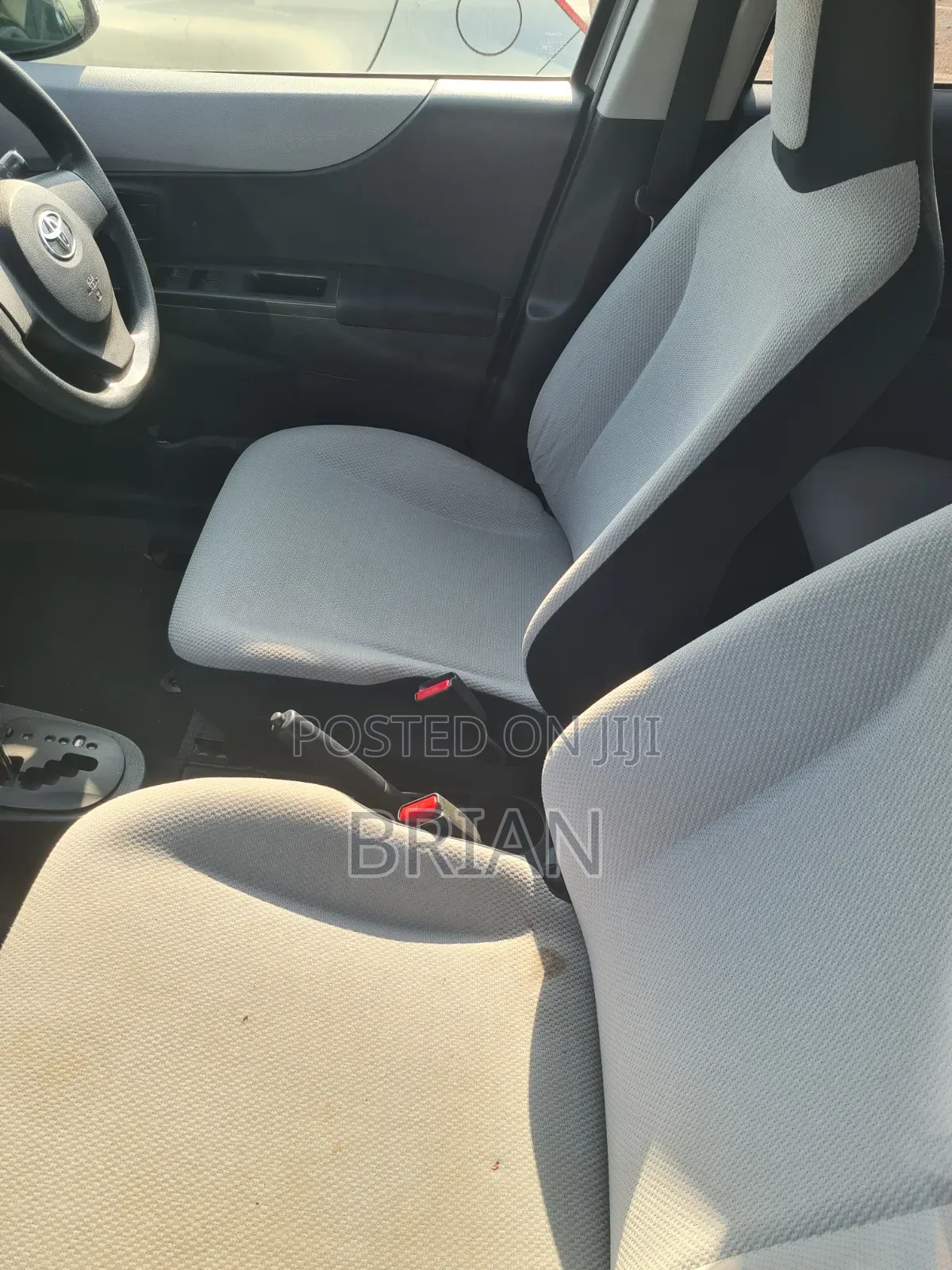Toyota Vitz 2012 Silver