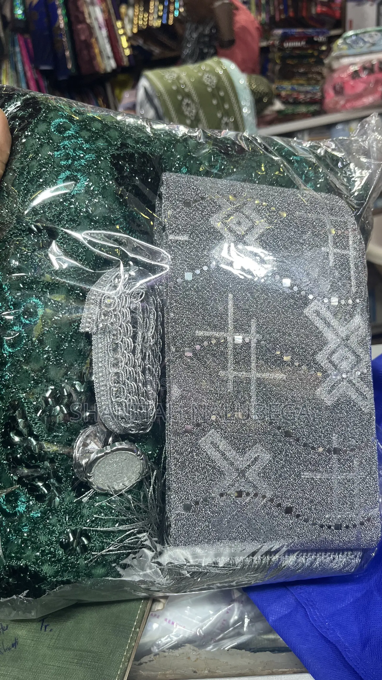 Gomesi Materials