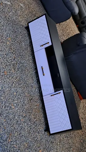Ground TV Stand