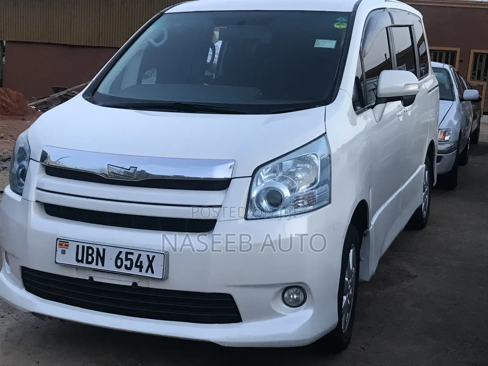 Toyota Noah 2009 White
