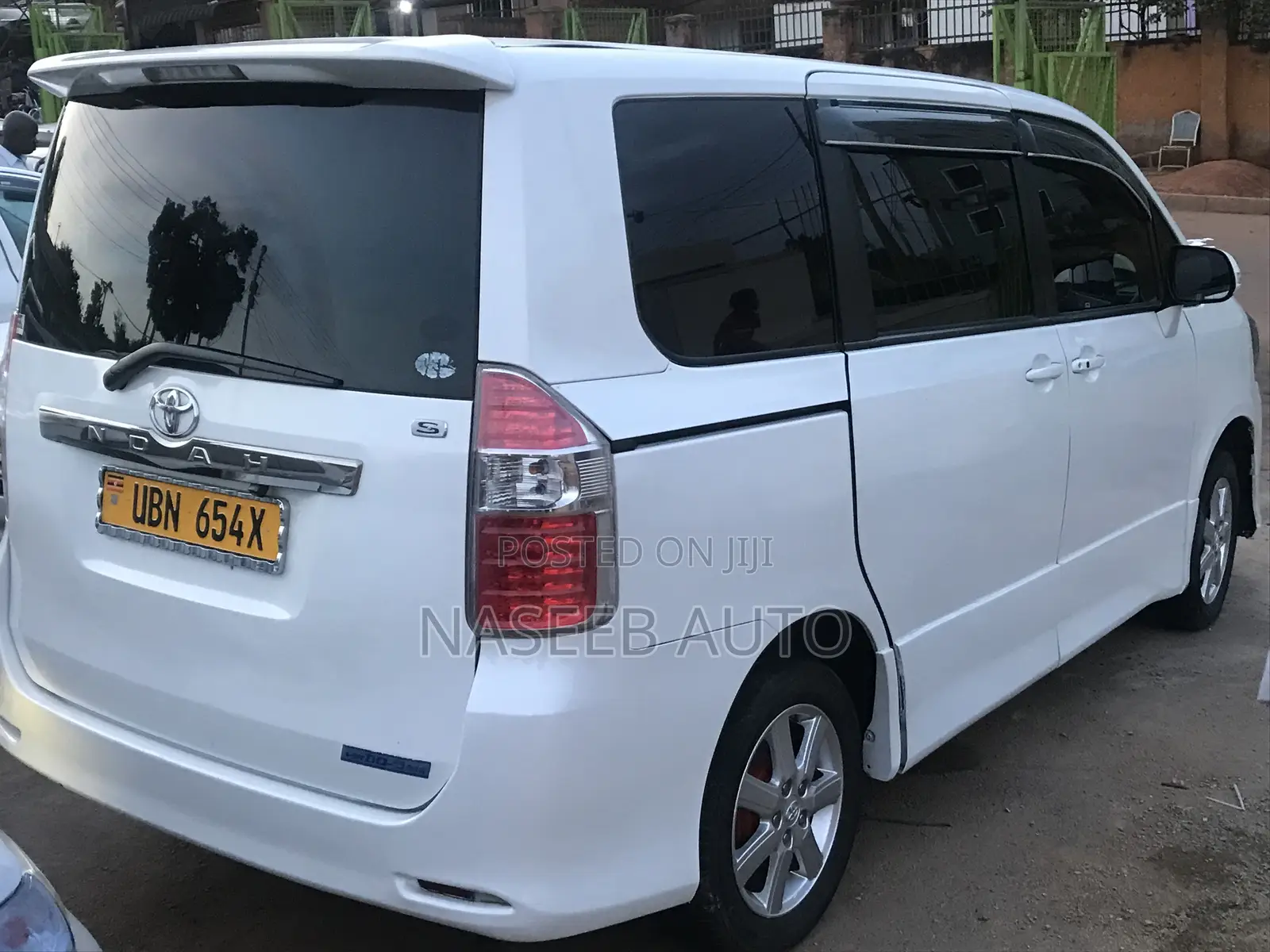 Toyota Noah 2009 White