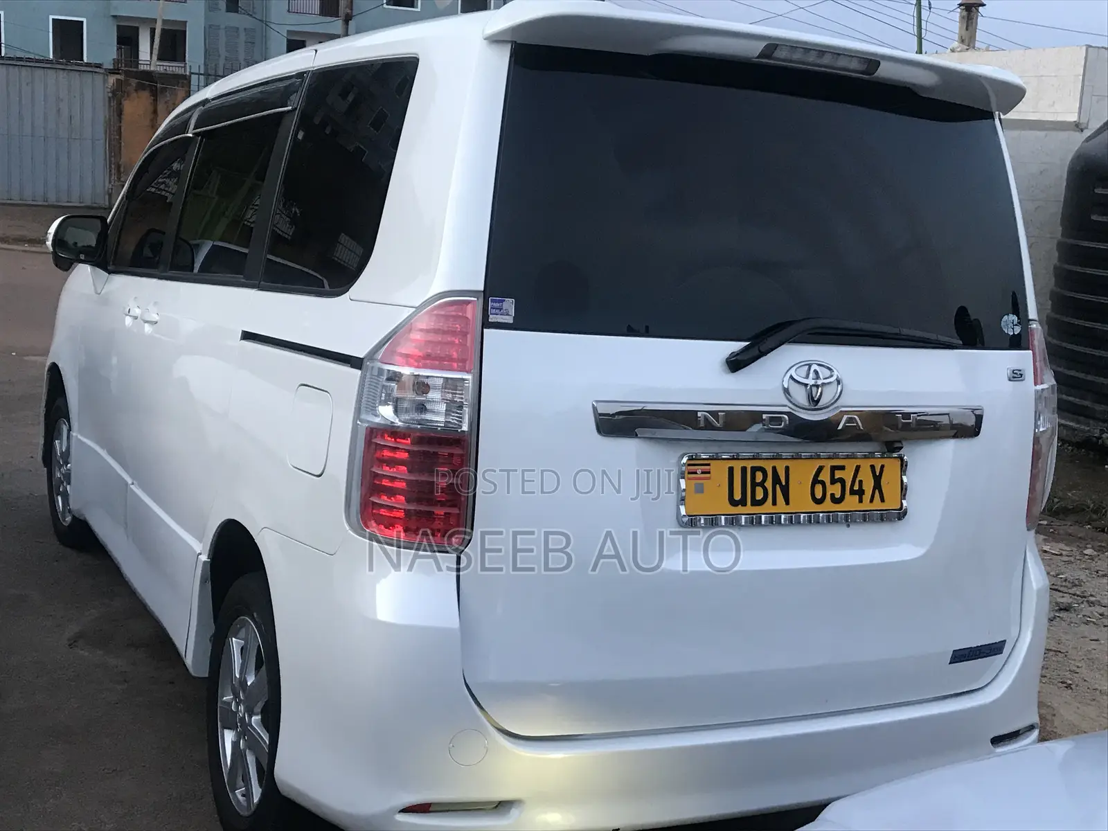 Toyota Noah 2009 White