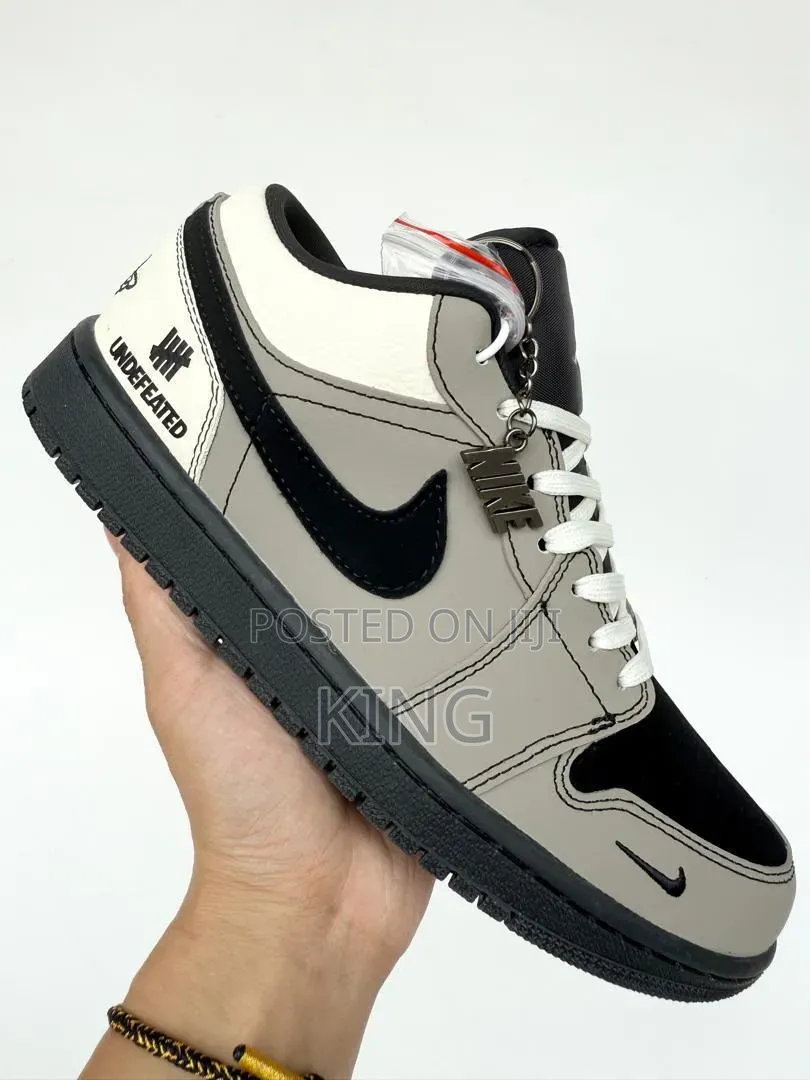 Air Jordan 1 Low Sneaker Ft Undefeated Grey