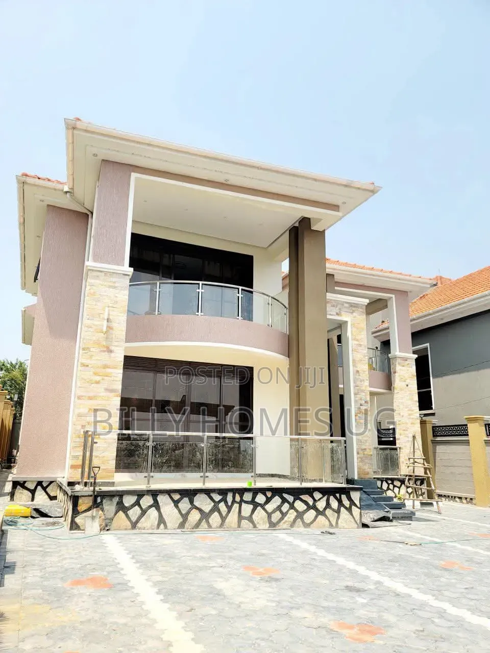 5bdrm Villa in Ssisa for sale