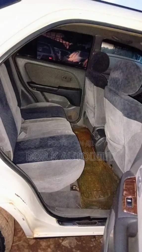 Toyota Harrier 2000 White
