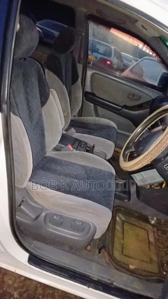 Toyota Harrier 2000 White