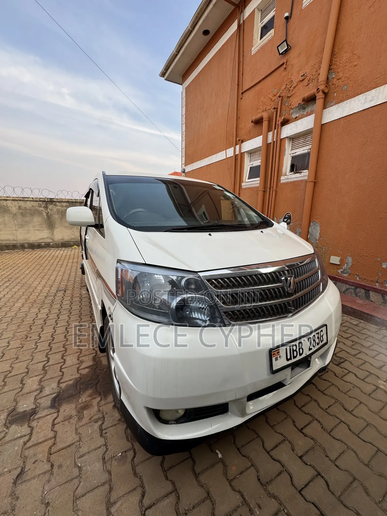 Toyota Alphard 2.4 Petrol AWD 2002 White