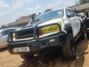Toyota Hilux 2020 White