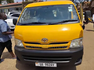 Toyota HiAce 2012 Yellow