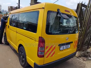 Toyota HiAce 2012 Yellow