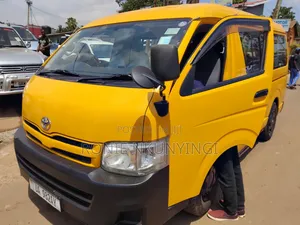 Toyota HiAce 2012 Yellow