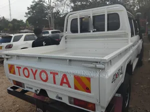 Toyota Land Cruiser 2015 White