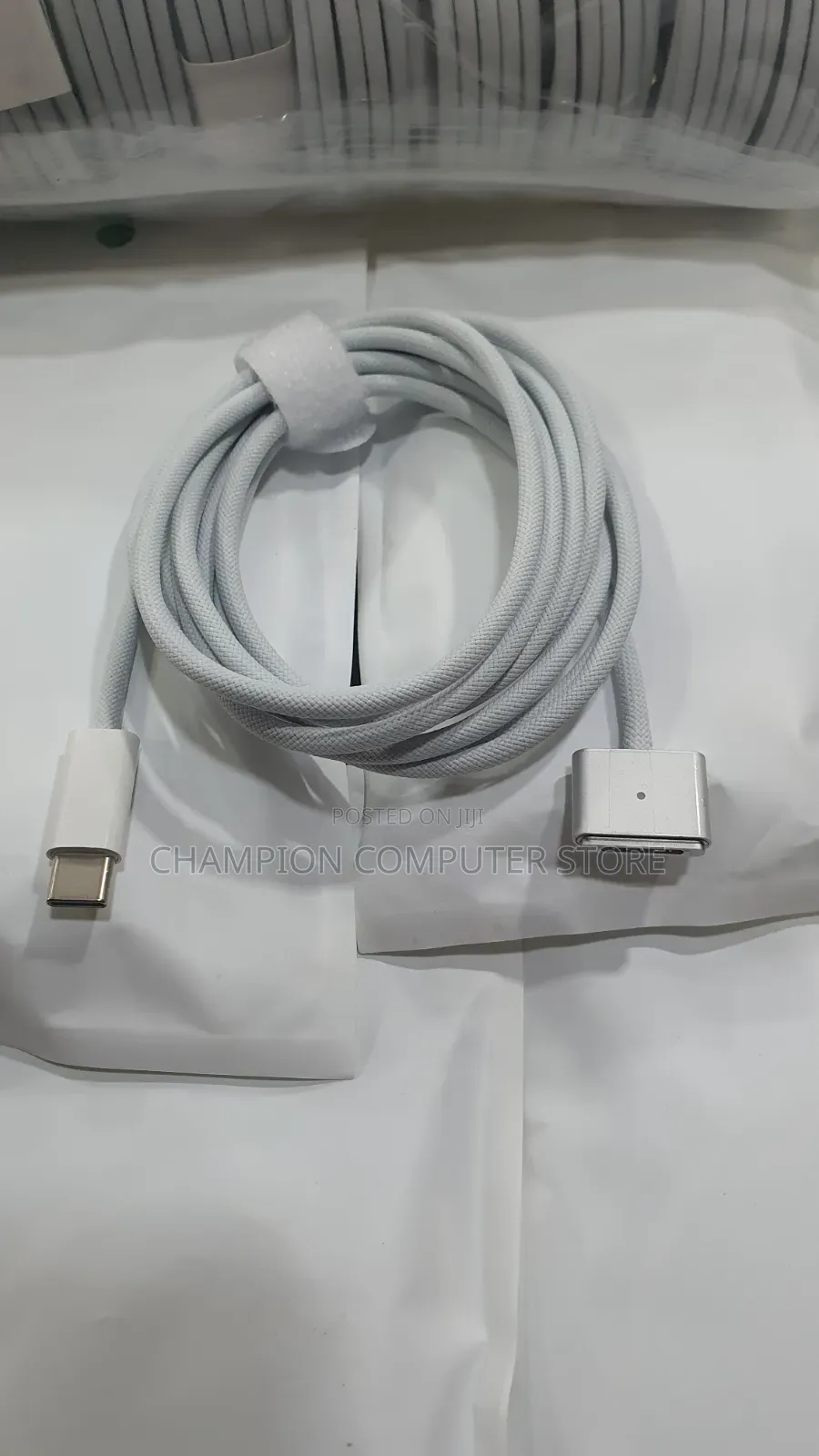 Apple USB-C to Magsafe 3 Cable (2M) for MacBook Pro14/16, Air M2/3/4/5