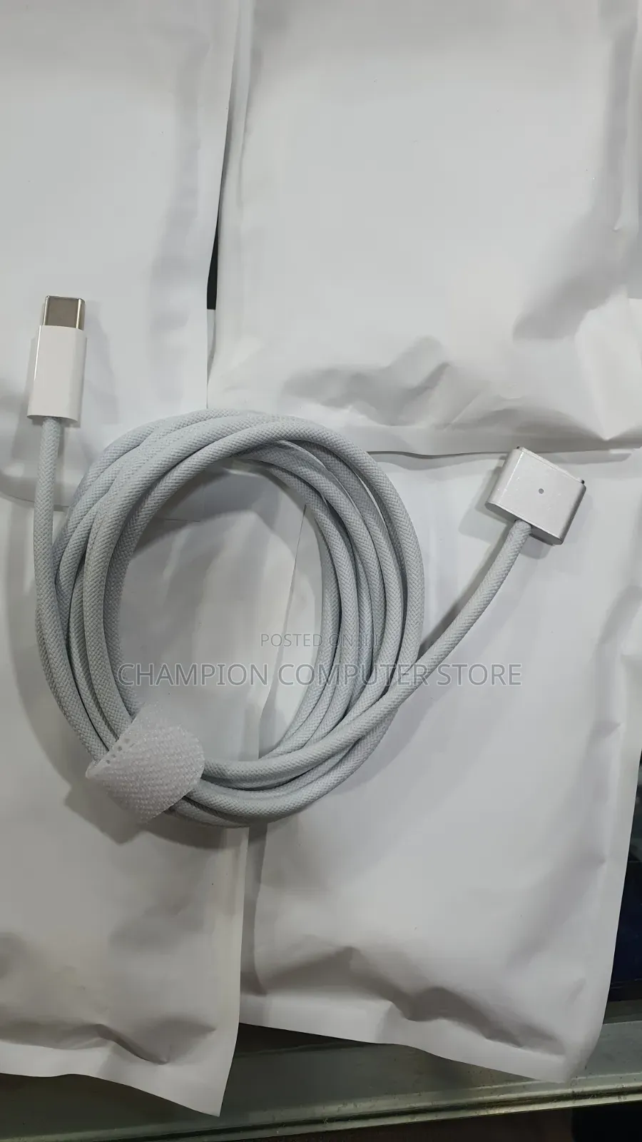 Apple USB-C to Magsafe 3 Cable (2M) for MacBook Pro14/16, Air M2/3/4/5