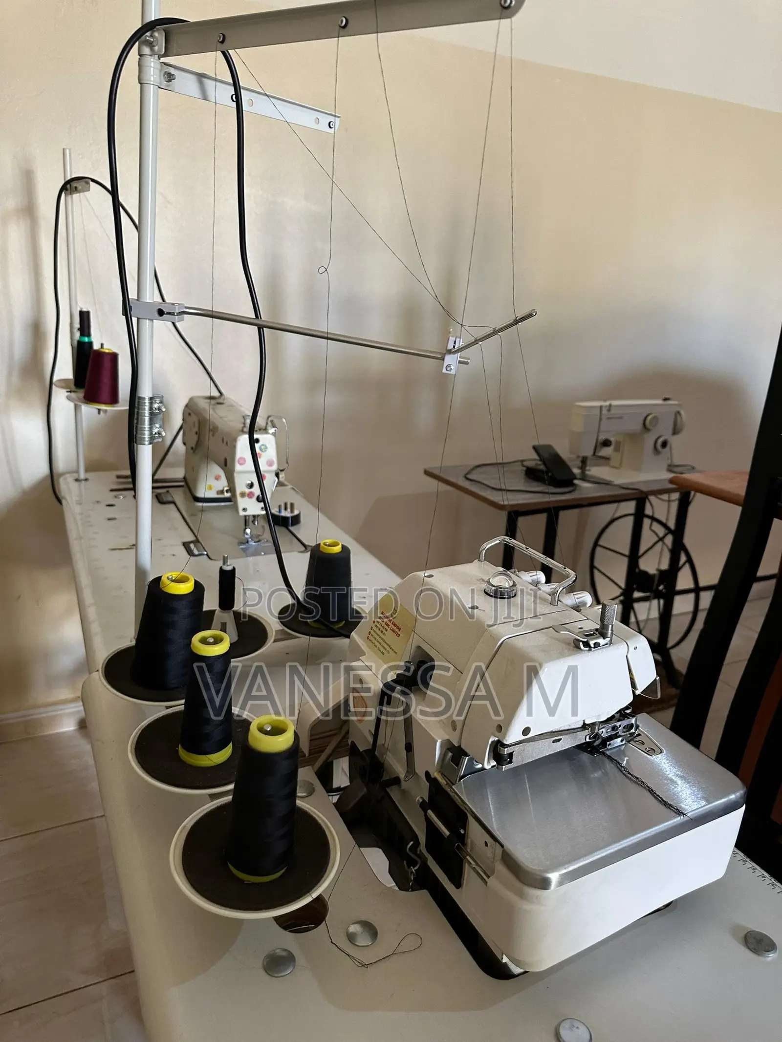 Siruba 747 Industrial 4-Thread Overlock Sewing Machine(Serger)