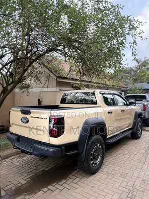 New Ford F-250 Super Duty XLT SuperCab LB 2026 Yellow