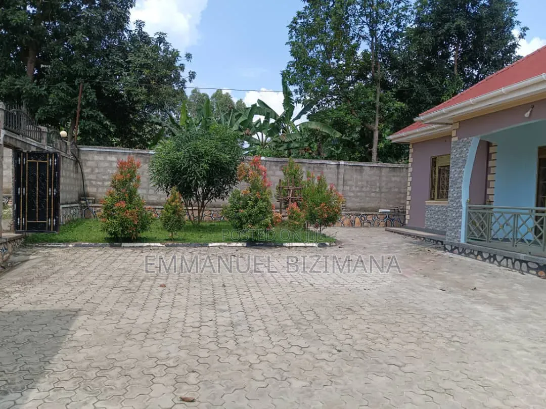 Furnished 3bdrm Bungalow in Mukono, Central Division for sale