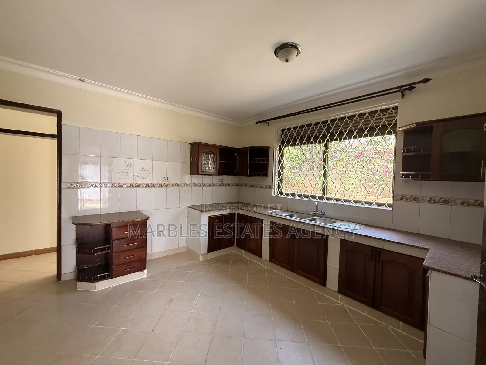 7bdrm House in Buziga, Central Division for sale