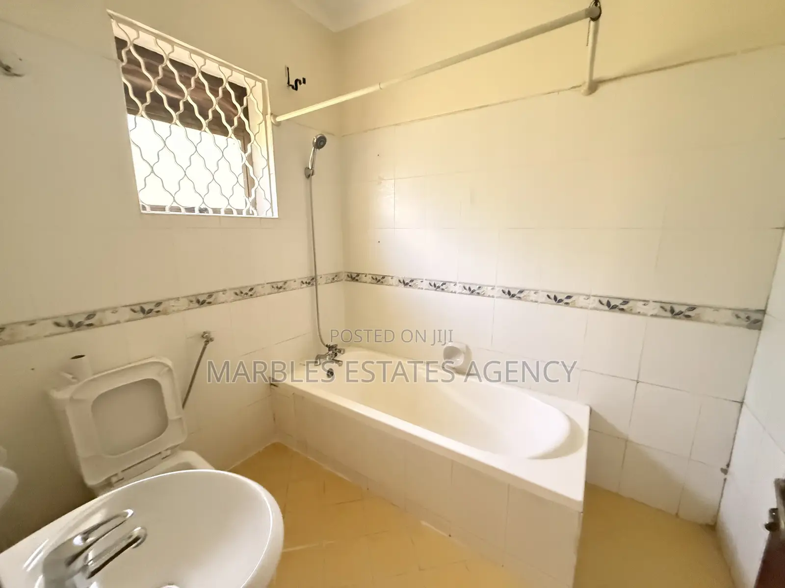 7bdrm House in Buziga, Central Division for sale