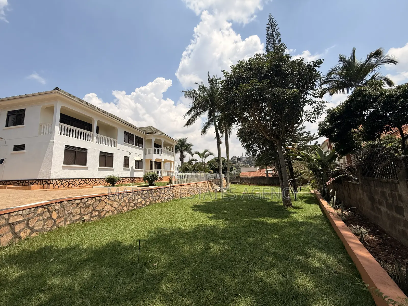 7bdrm House in Buziga, Central Division for sale