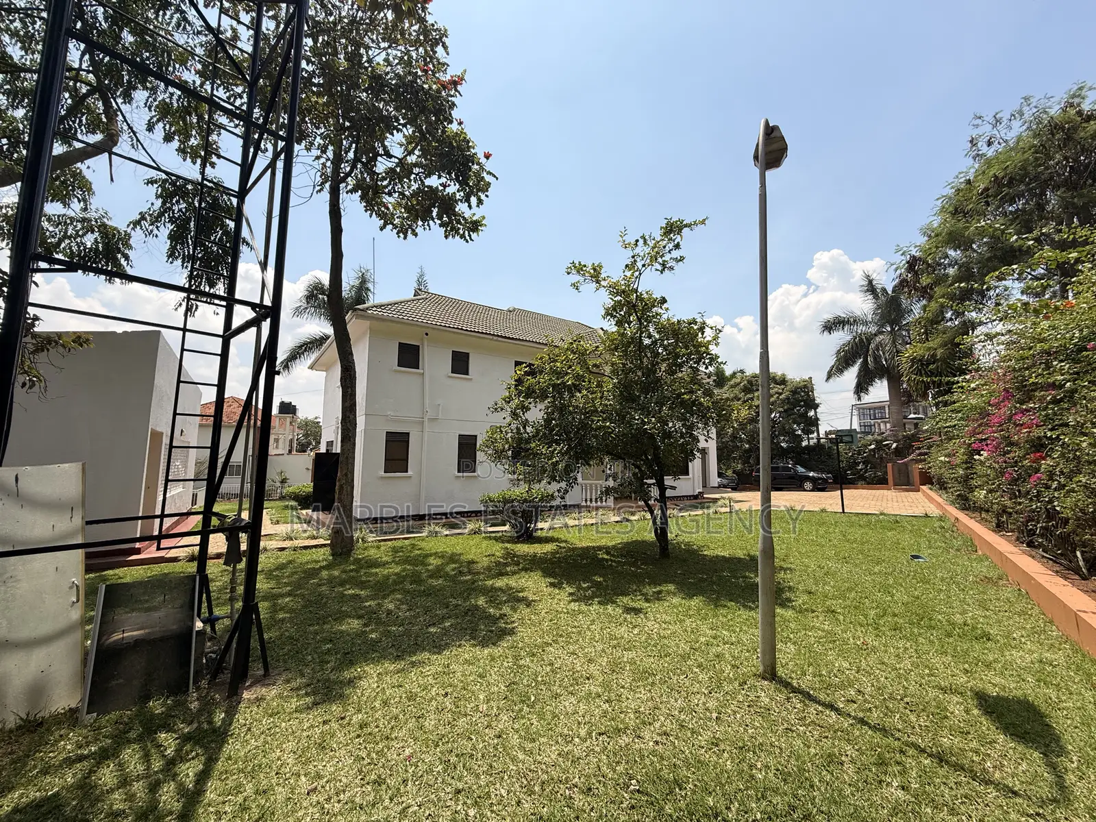 7bdrm House in Buziga, Central Division for sale