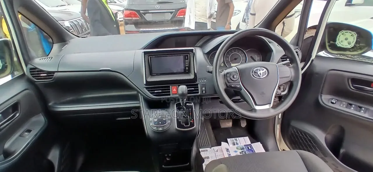 Toyota Noah 2018 White