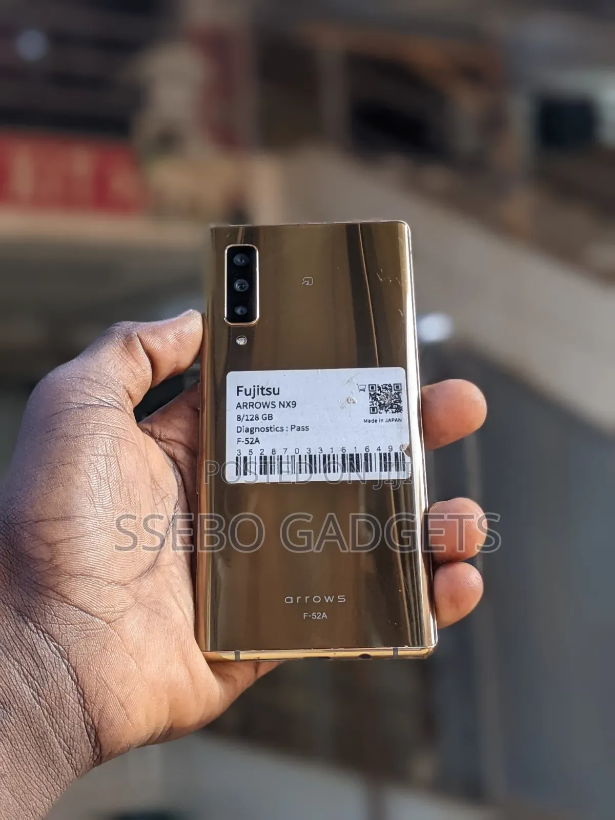 Fujitsu Arrows NX9 F-52A 128 GB Gold