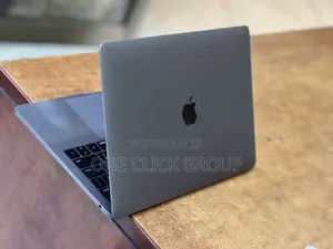 Laptop Apple MacBook Pro 2017 16GB Intel Core i7 SSHD (Hybrid) 256GB