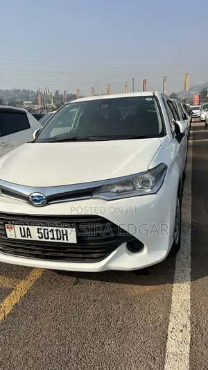 Toyota Corolla Fielder 1.5 Hybrid FWD 2017 White