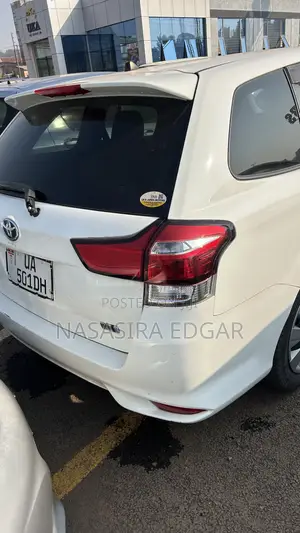 Toyota Corolla Fielder 1.5 Hybrid FWD 2017 White