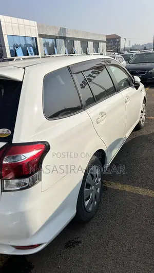 Toyota Corolla Fielder 1.5 Hybrid FWD 2017 White