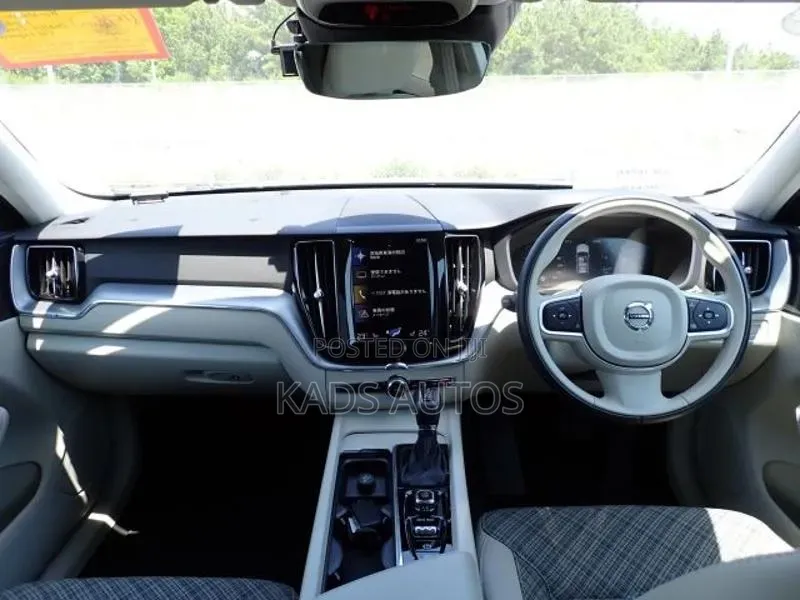 Volvo XC60 T5 Momentum AWD 2019 Blue