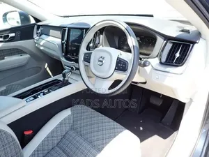 Volvo XC60 T5 Momentum AWD 2019 Blue