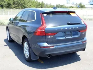 Volvo XC60 T5 Momentum AWD 2019 Blue