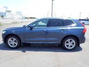 Volvo XC60 T5 Momentum AWD 2019 Blue
