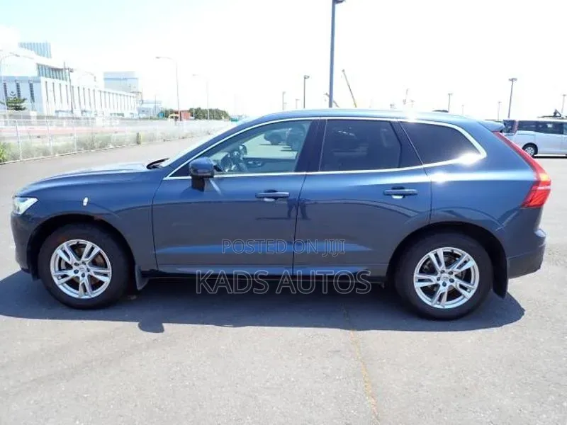 Volvo XC60 T5 Momentum AWD 2019 Blue
