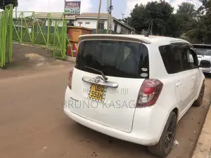 Toyota Ractis 2010 White