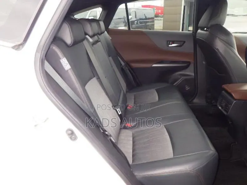 Toyota Harrier 2.0 2021 Pearl