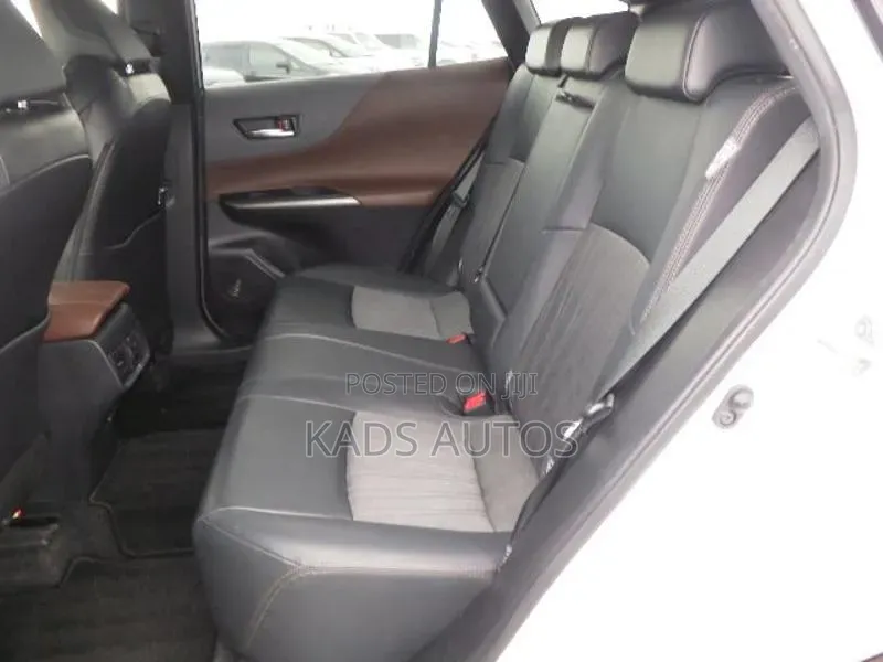 Toyota Harrier 2.0 2021 Pearl