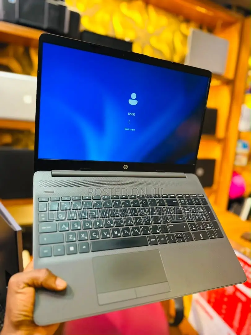 New Laptop HP 4GB AMD Ryzen 3 SSD 128GB