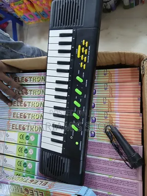 32-Key Black Electronic Toy Keyboard for Kids With Aplug-in Microphone