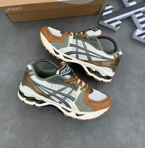 ASICS GEL-KAYANO 14 Sneakers in the Vanilla Tarmac