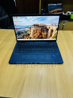 New Laptop HP Pavilion 14 8GB Intel Core i7 SSD 512GB