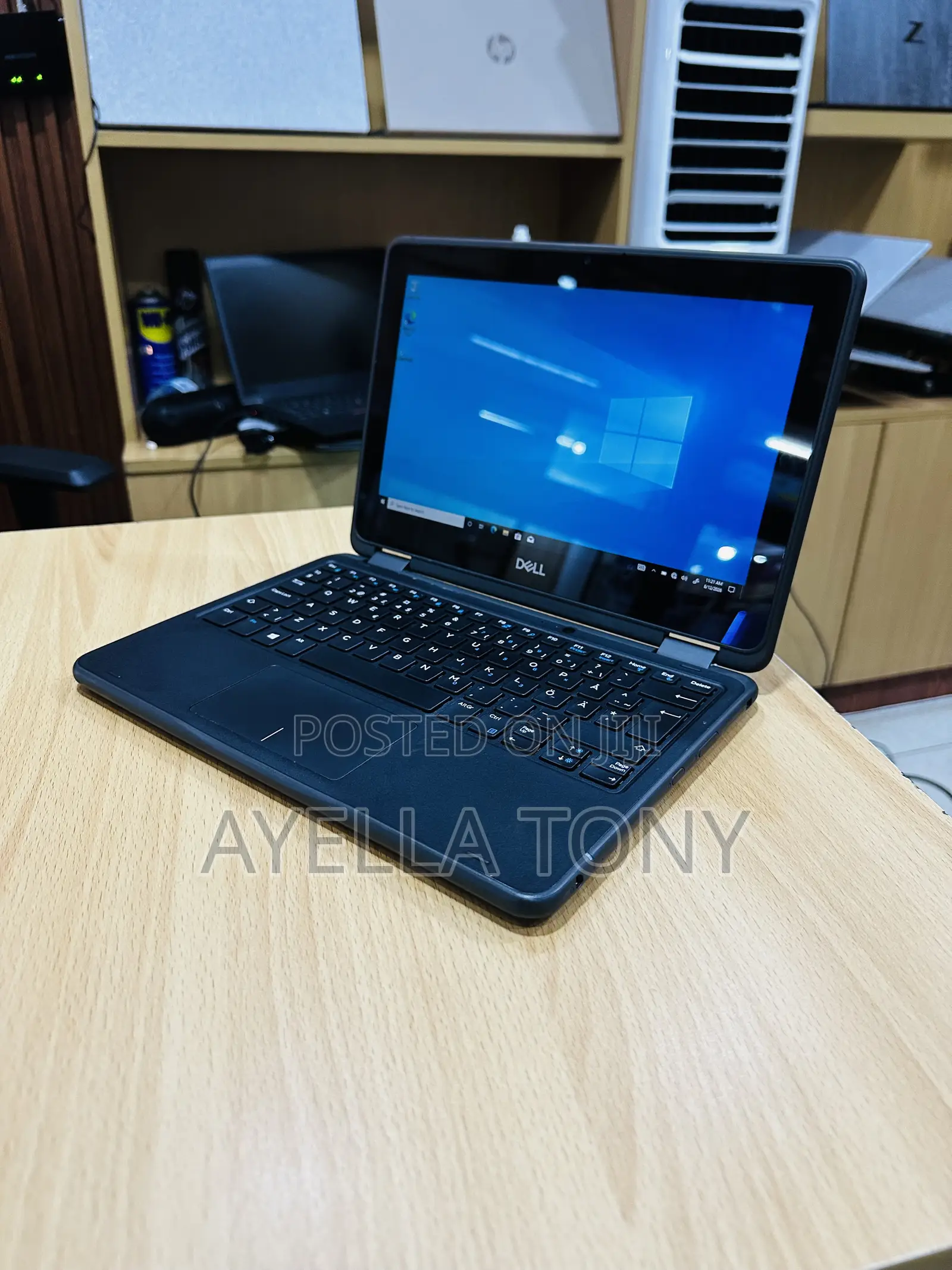 New Laptop Dell Latitude 3190 2-in-1 4GB Intel Core i5 SSD 128GB