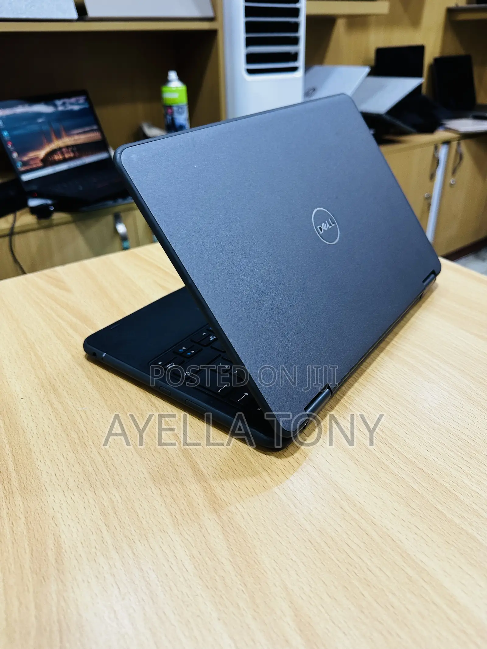 New Laptop Dell Latitude 3190 2-in-1 4GB Intel Core i5 SSD 128GB