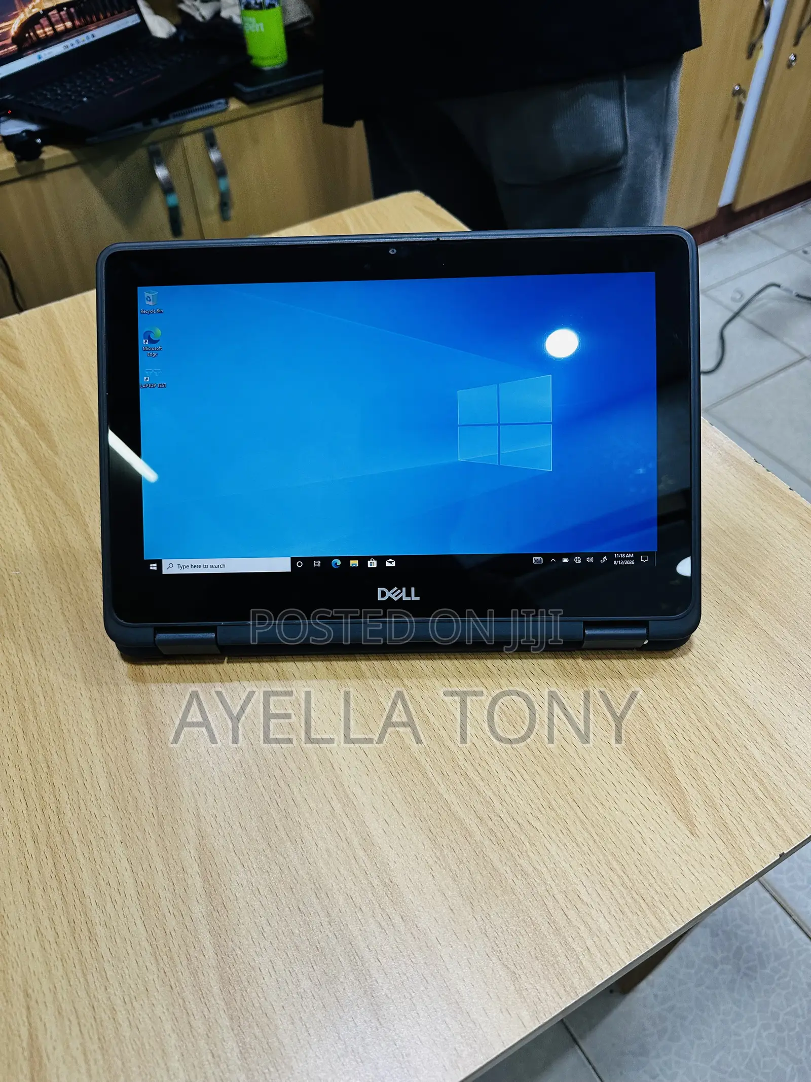 New Laptop Dell Latitude 3190 2-in-1 4GB Intel Core i5 SSD 128GB